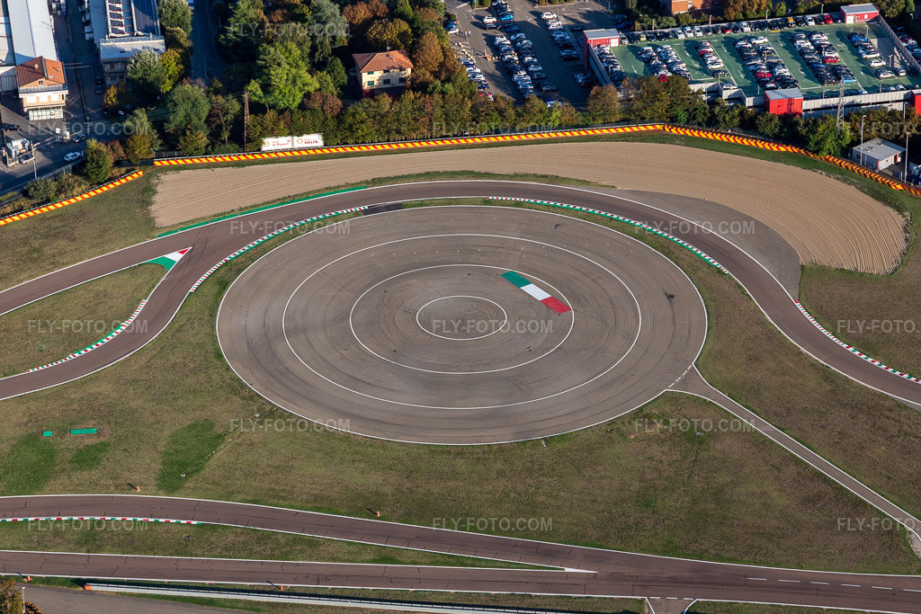 Aerial view: Formula 1 race track of Ferrari, Pista di Fiorano, Circuito di Fiorano in Fiorano Modenese in the state Modena, Italy. – Photo: IMG_134594.jpg taken on 09/19/2022 by Werner Riehm/FLY-FOTO.com – Resolution of the original: 4694 x 3130 px – WWW.FERRARI.COM