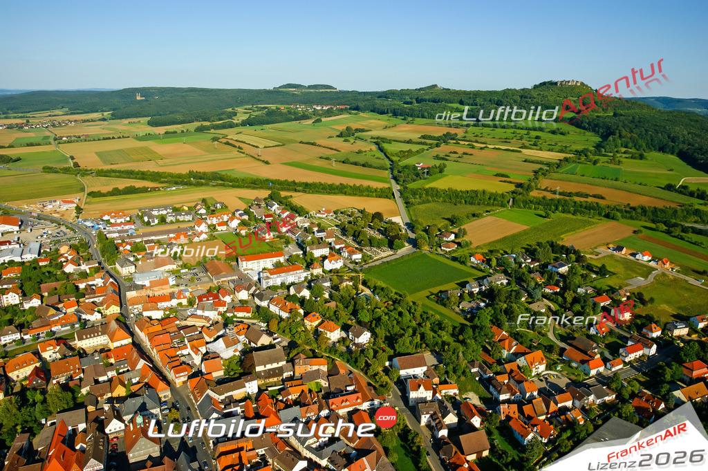 Die Luftaufnahme der Stadt Bad Staffelstein wurde vom UL-Flugzeug heraus erstellt ( keine Drohne )- hohe Auflösung für beste Qualität