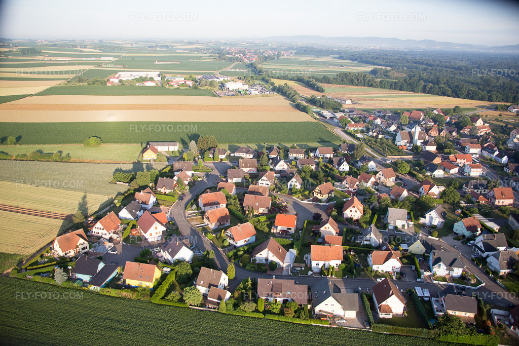 Aerial view: View of the town in Scheibenhard in the state Bas-Rhin, France.Photo: IMG_082897.jpg taken on 06/26/2015 by Werner Riehm/FLY-FOTO.comResolution of the original: 5472 x 3648 px