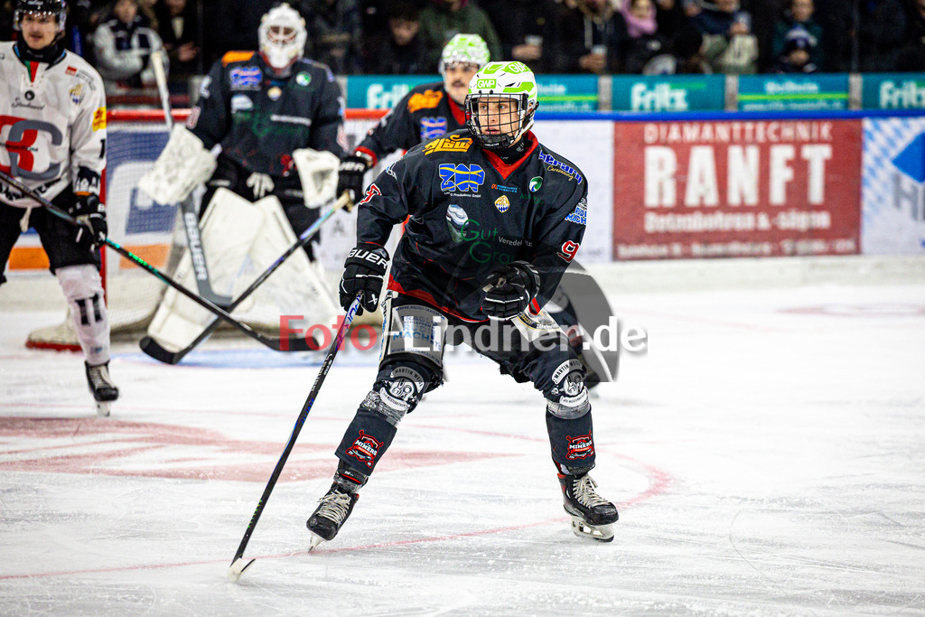 Peißenberg MINERS gegen HC Landsberg RIVER KINGS | Eishockey Bayernliga 2025/26 Vorrunde 4. Spieltag, Peißenberg MINERS gegen HC Landsberg RIVER KINGS, 20251024,Anton ENGEL (MINERS 9) in Aktion,2025-10-24 in Peißenberg (flatbuy Arena Peißenberg), Anton ENGEL (MINERS 9)Copyright: WolfgangxLindner www.foto-lindner.de