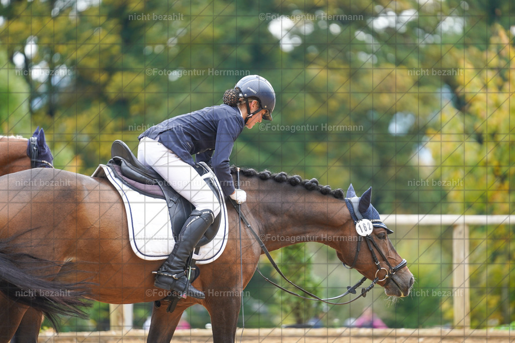 20221008-FAH01156 | Diessen am Ammersee, 2022, Dressur- und Springturnier, Reitsportbilder, Turnierfotografen Bayern, Pferdefotografen, Fotoagentur Herrmann, Turnierbilder