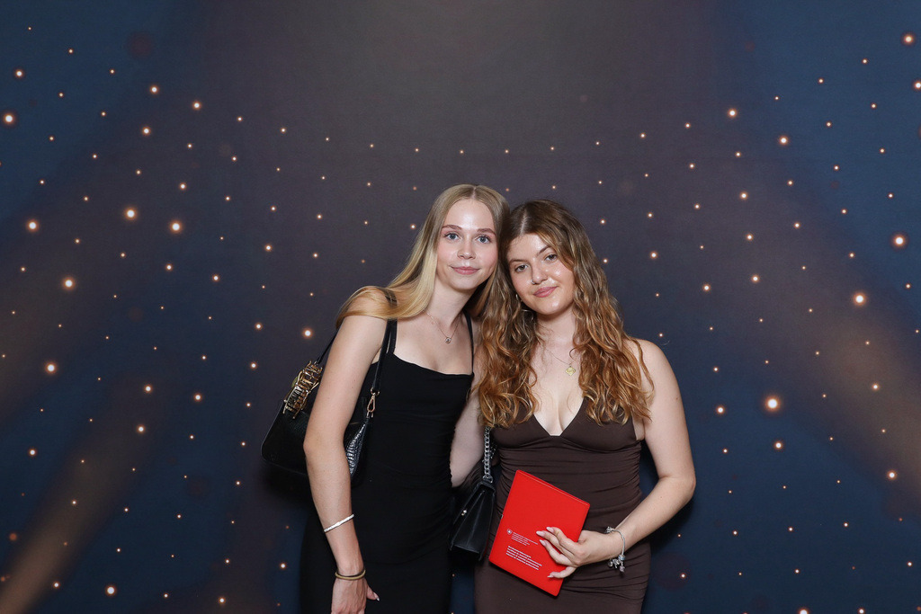 ZD260628112736-66 | Fotoshop von zweidimensional Fotografie. Ihr Fotograf im Aargau. Abzüge von Ihrem Fotobox Event bestellen.Abzüge von Ihrem Hochzeit bestellen.Abzüge von Ihrem Schulfotograf bestellen.