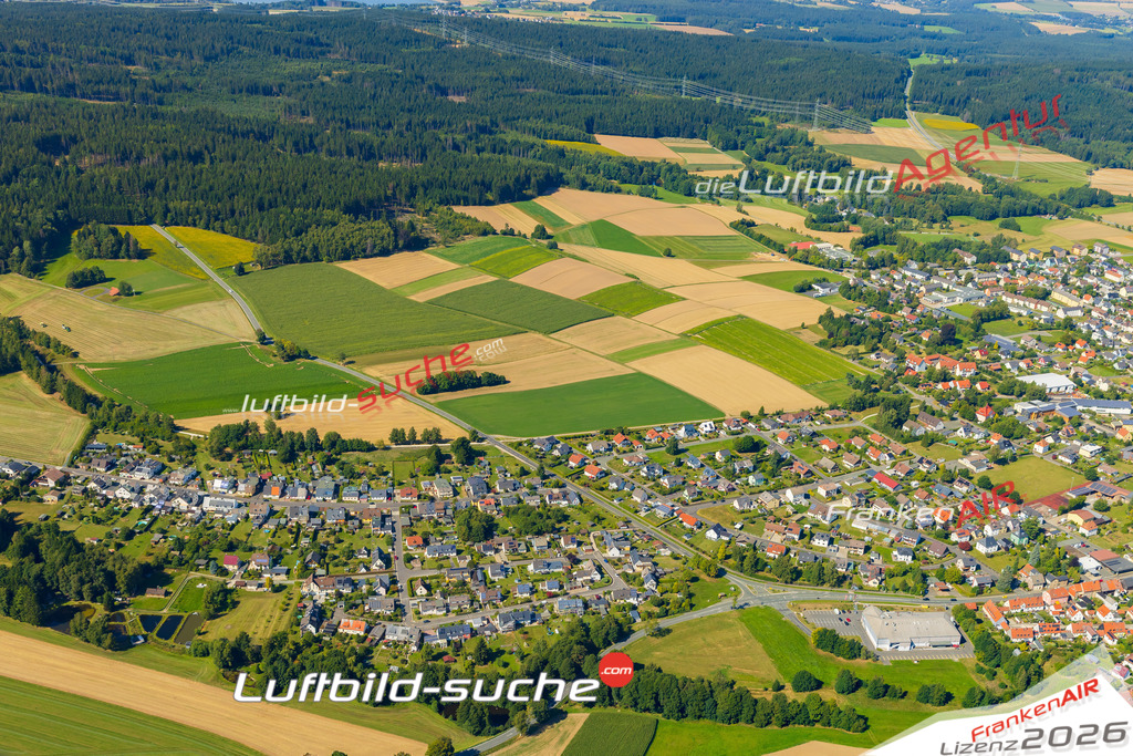 Luftaufnahme der Stadt Kirchenlamitz - Die Luftaufnahme wurde 2025 vom UL-Flugzeug heraus erstellt ( keine Drohne ) - Hochauflösende Luftaufnahme - für professionelle Ausdrucke geeignet. Die Geschenkidee !Mit Lizenz und Bildrechte bestellbar