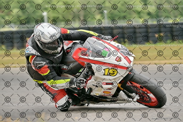 25bt05-1215 | markuskiefer.com - Realisiert mit Pictrs.com