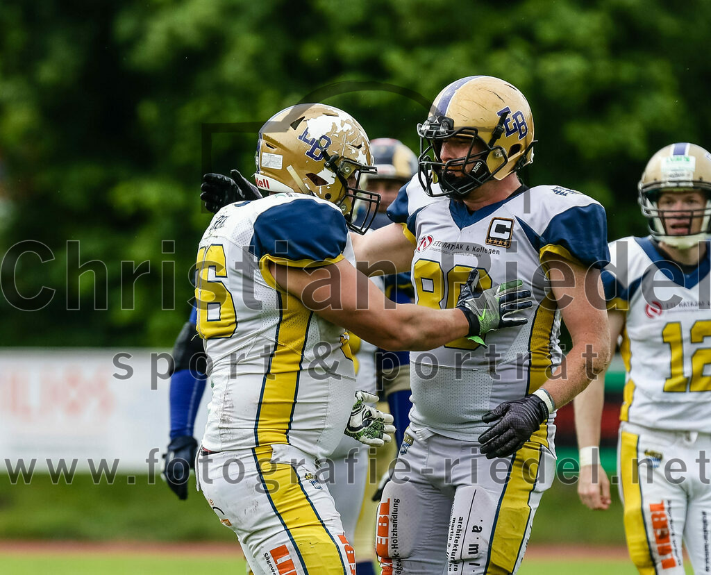 2022-05-29_169_Erding_Bulls_gegen_Nuernberg_Rams | Erding, Deutschland, 29.05.2022:
Fußball, Regionalliga 2022, 5. Spieltag, Erding Bulls gegen Nürnberg Rams, Endergebnis: 10:16

Tobias Orend (Erding Bulls, #96), Maximilian Stacke (Erding Bulls, #80)

Foto: Christian Riedel / fotografie-riedel.net