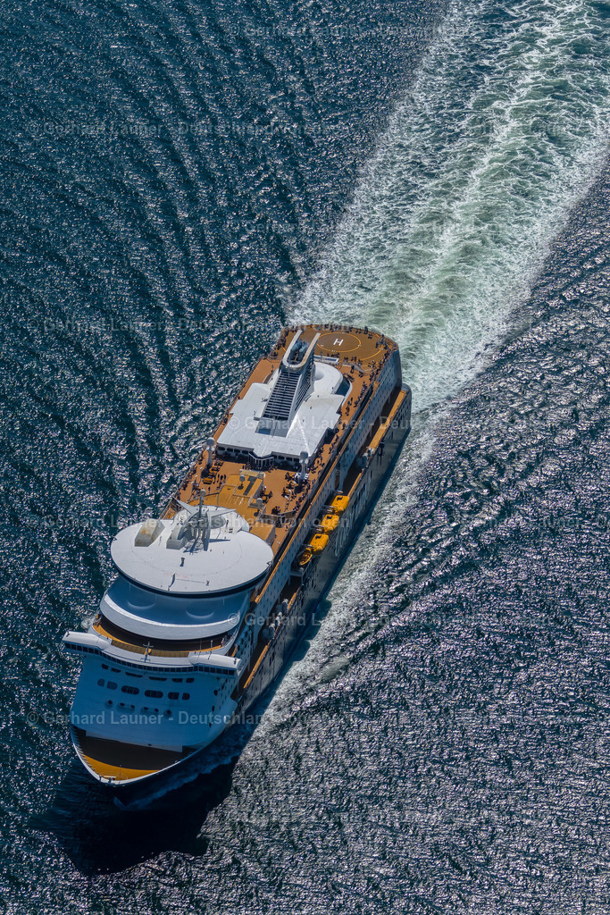4037930 | STRANDE 07.08.2020 Kreuzfahrt- Passagier- und Fahrgast- Schiff " Color Fantasy " in Fahrt auf der Ostsee in Strande im Bundesland Schleswig-Holstein, Deutschland. Weiterführende Informationen bei: Color Line GmbH. // Cruise and passenger ship " Color Fantasy " operating on the baltic sea in Strande in the state Schleswig-Holstein, Germany. Further information at: Color Line GmbH. Foto: Gerhard Launer