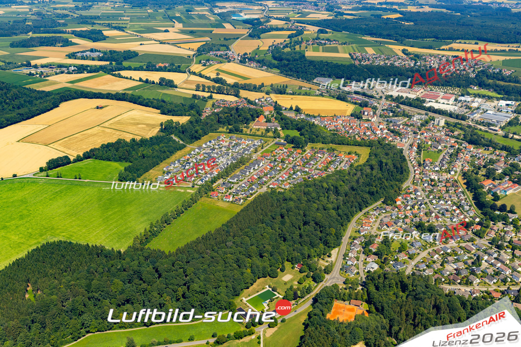 Aktuelles Luftbild von  Warthausen - Die Luftaufnahme wurde 2022 mittels UL-Flugzeug erstellt ( keine Drohne ) - hochauflösende Kamera-Systeme von  Canon -Beste Qualität - Für grossformatige Ausdrucke geeignet. Die Geschenkidee !