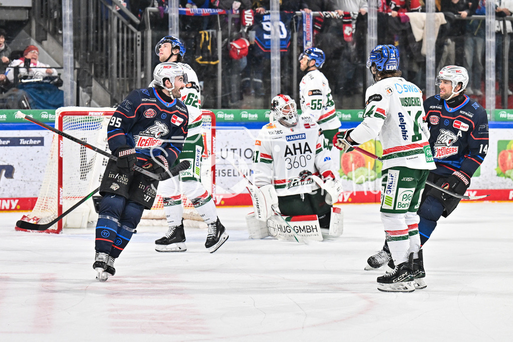 Nürnberg Ice Tigers - Augsburger Panther | NUREMBERG, GERMANY - 23. JANUARY: Jubel der Ice Tigers nach dem Treffer zum 3-1 durch Charlie GERARD (Nürnberg Ice Tigers 95) / Tor / Torschuetze / Freude / Happy während dem Match zwischen den Nürnberg Ice Tigers und den Augsburger Panthern am 42. Spieltag der Penny DEL in der PSD Bank Nürnberg Arena