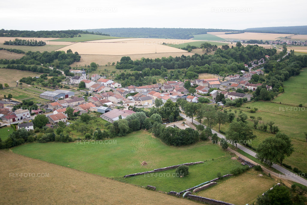 Aerial view: View of the town in Gibeaumeix in the state Meurthe et Moselle, France.Photo: IMG_083552.jpg taken on 07/13/2015 by Werner Riehm/FLY-FOTO.comResolution of the original: 5472 x 3648 px