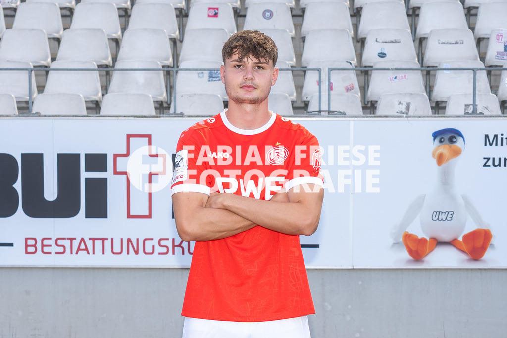 Rot-Weiss Essen; 3. Liga, Portraettermin 2026/2027, Foto: Eibner-Pressefoto/Fabian Friese | Jaka Cuber Potocnik (Rot-Weiss Essen, #09),Rot-Weiss Essen; 3. Liga, Portraettermin 2026/2027, Foto: Eibner-Pressefoto/Fabian Friese - Realisiert mit Pictrs.com