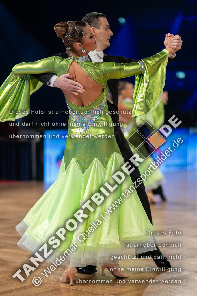 20251206-00728 | Hier finden Sie Tanz Bilder vom Latein und Standard Formationen tanzen. Sportbilder vom Tanzsport. Schöne Fotos und von Weltmeisterschaft, Europameisterschaft, Bundesliga, Regionalliga, Oberliga und Landesliga sowie von GOC Stuttgart, DanceComp, WM Bremen
