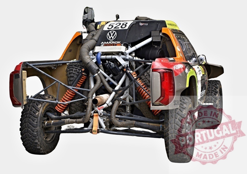 Rear view of Volkswagen Amarok racing car showing its mechanics | Powerful off-road vehicle prepared for competition, showing its complex mechanics and robust structure - Realisiert mit Pictrs.com
