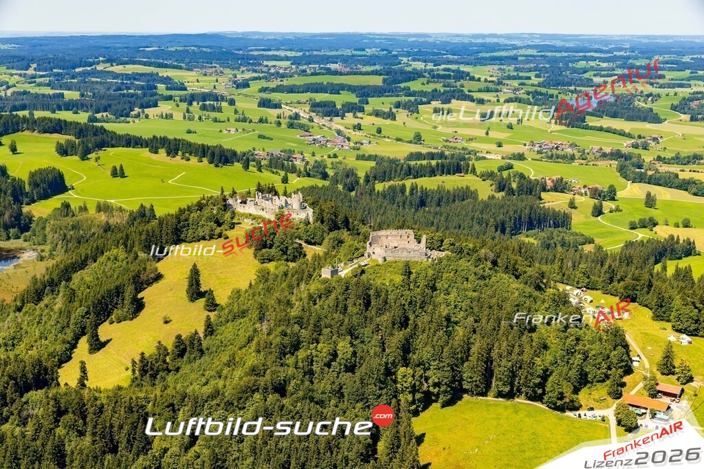 Luftaufnahme Burgruinen Eisenberg - Die Luftaufnahme wurde 2025 vom UL-Flugzeug heraus erstellt ( keine Drohne ) - Hochauflösende Luftaufnahme - für professionelle Ausdrucke geeignet. Die Geschenkidee !Mit Lizenz und Bildrechte bestellbar