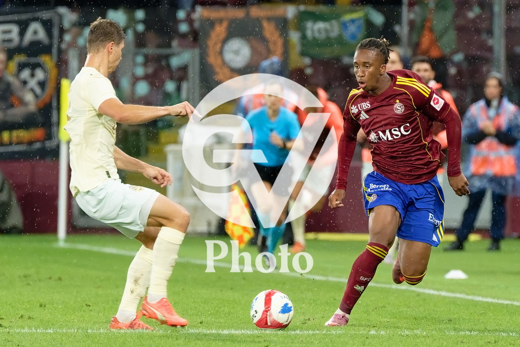 UEFA Conference League Play-offs 2nd leg - Servette FC v FC Shakhtar Donetsk | Valeriy Bondar (5 FC Shakhtar Donetsk) Keyan Varela (29 Servette FC) ) battle for the ball (duel)  during the UEFA Conference League Play-offs 2nd leg match between Servette FC and FC Shakhtar Donetsk at Stade de Geneve in Geneva, Switzerland