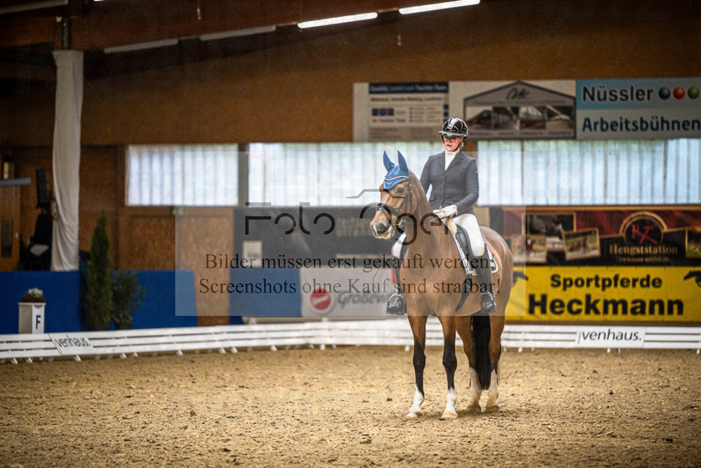 DOS_2312 | Entdecke hochwertige Reitturnierfotos von Foto Oger. Professionell, emotional und authentisch – jetzt Lieblingsmomente im Shop bestellen.Deutschlandweite Turnierfotografie. - Realisiert mit Pictrs.com