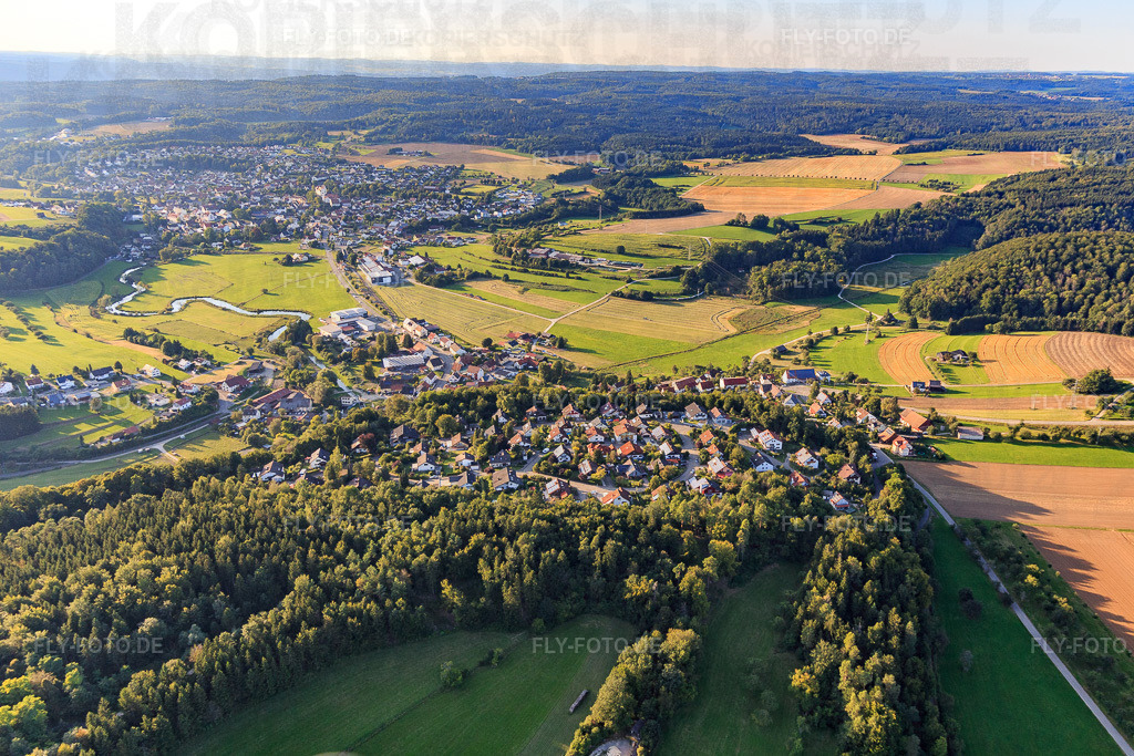 Ortsansicht von Südwesten | Luftbild: Ortsansicht von Südwesten im Ortsteil Hitzkofen in Bingen im Bundesland Baden-Württemberg in Deutschland. Foto: IMG_129191.jpg vom 04.09.2021 durch Werner Riehm/FLY-FOTO.de - Realisiert mit Pictrs.com