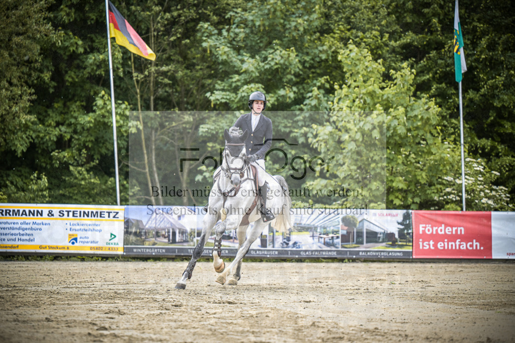 DOS_6218 | Entdecke hochwertige Reitturnierfotos von Foto Oger. Professionell, emotional und authentisch – jetzt Lieblingsmomente im Shop bestellen.Deutschlandweite Turnierfotografie. - Realisiert mit Pictrs.com