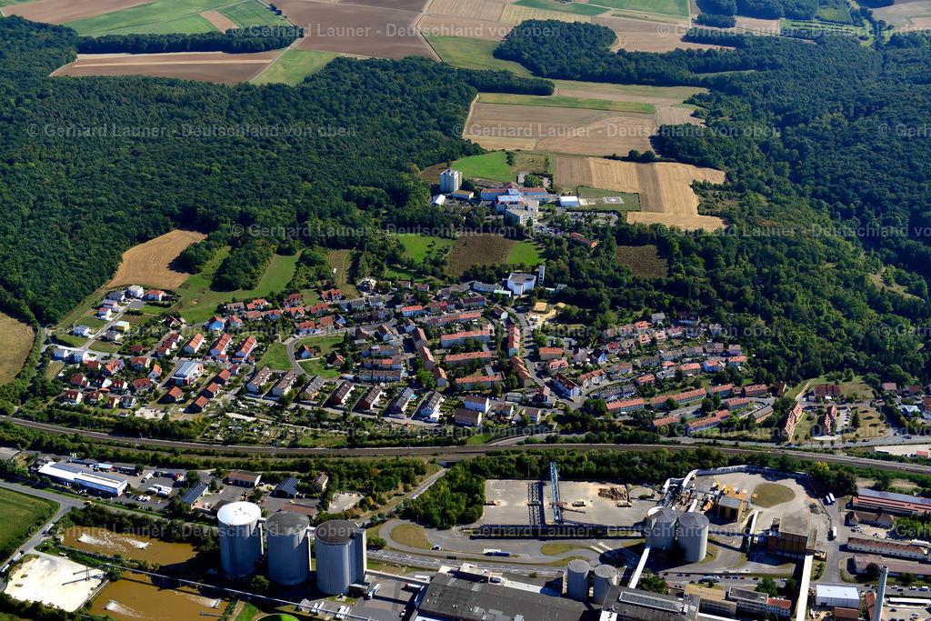 3650362 | Ochsenfurt 31.08.2016 Wohngebiet - Mischbebauung der Mehr- und Einfamilienhaussiedlung  in Ochsenfurt im Bundesland Bayern, Deutschland // Residential area - mixed development of a multi-family housing estate and single-family housing estate  in Ochsenfurt in the state Bavaria, Germany Foto: Gerhard Launer