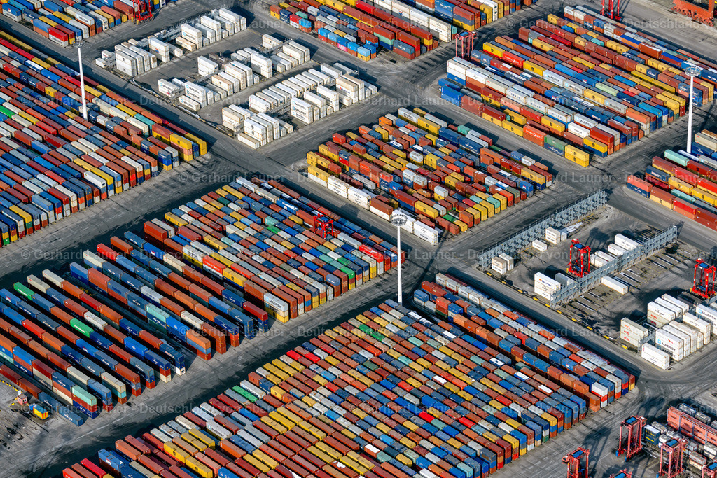 4044632 | HAMBURG 14.02.2021 Containerterminal im Containerhafen des Überseehafen Burchardkai von Eurogate im Ortsteil Waltershof in Hamburg, Deutschland. Weiterführende Informationen bei: EUROGATE GmbH & Co. KGaA, KG,  HPA Hamburg Port Authority. // Container Terminal in the port of the international port Burchardkai von Eurogate in the district Waltershof in Hamburg, Germany. Further information at: EUROGATE GmbH & Co. KGaA, KG,  HPA Hamburg Port Authority. Foto: Gerhard Launer