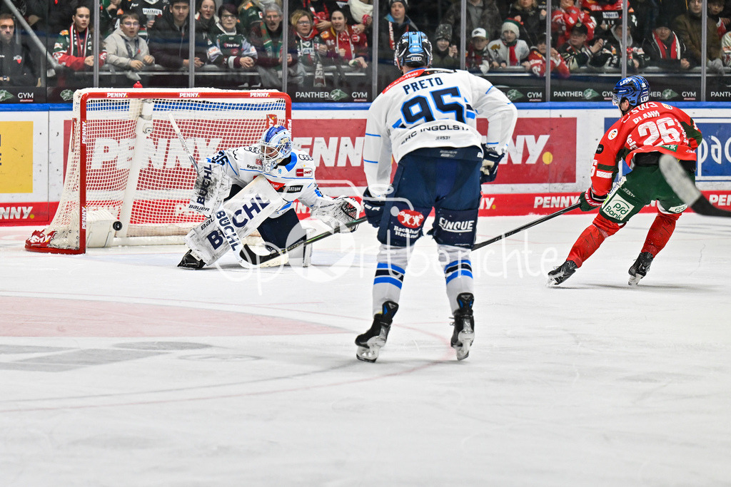 Augsburger Panther - ERC Ingolstadt | AUGSBURG, GERMANY - 12. DECEMBER: in dieser Szene erzielt Alexander BLANK (Augsburger Panther 26) den Teffer zum 3-2 für Augsburg / Tor / Torschuetze / Freude / Happy während dem Match zwischen den Augsburger Panthern und dem ERC Ingolstadt am 27. Spieltag der Penny DEL im Curt Frenzel Stadion
