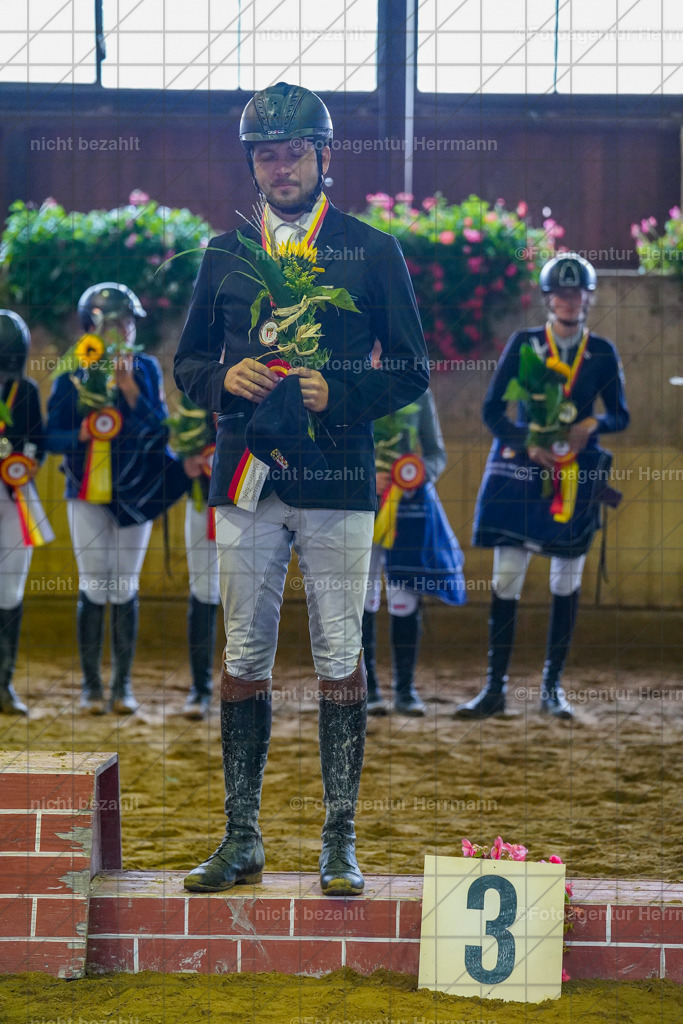 20221002-FAH09649 | Obberbayerische Meisterschaften Vielseitigkeit 2022, Schwäbische Meisterschaften Vielseitigkeit 2022, Mertingen, Schwaben, Bayern, Geländeturnier, Buschreiter, Turnierfotografen Bayern, Fotoagentur Herrmann,  Bayerische Meisterschaften VS Jun. / JR / Pony:, Turnierbilder, Pferdebilder, Turnierfotos, Pferdesortfotografie, Reitsportfotograf, Pferdeshooting