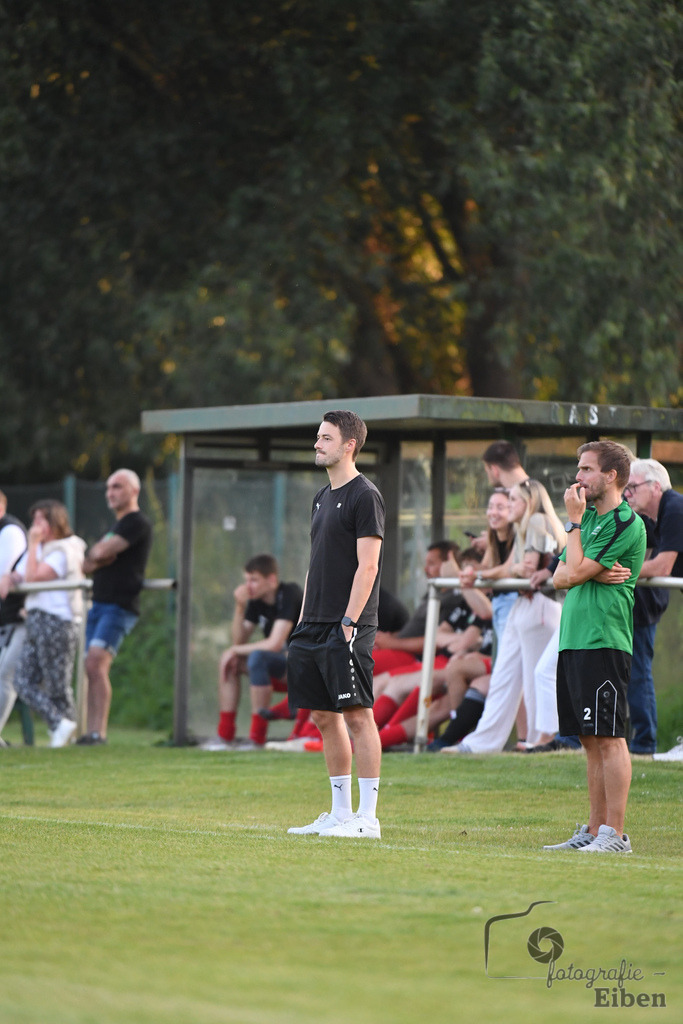 TuS Eversten-SG FriPe | Herren Kreisliga; TuS Eversten (mint)-SG FriPe (rot) am 15.08.2025 in Oldenburg (Sportanlage TuS Eversten), Photo: Philip Eiben 2025 - Realisiert mit Pictrs.com