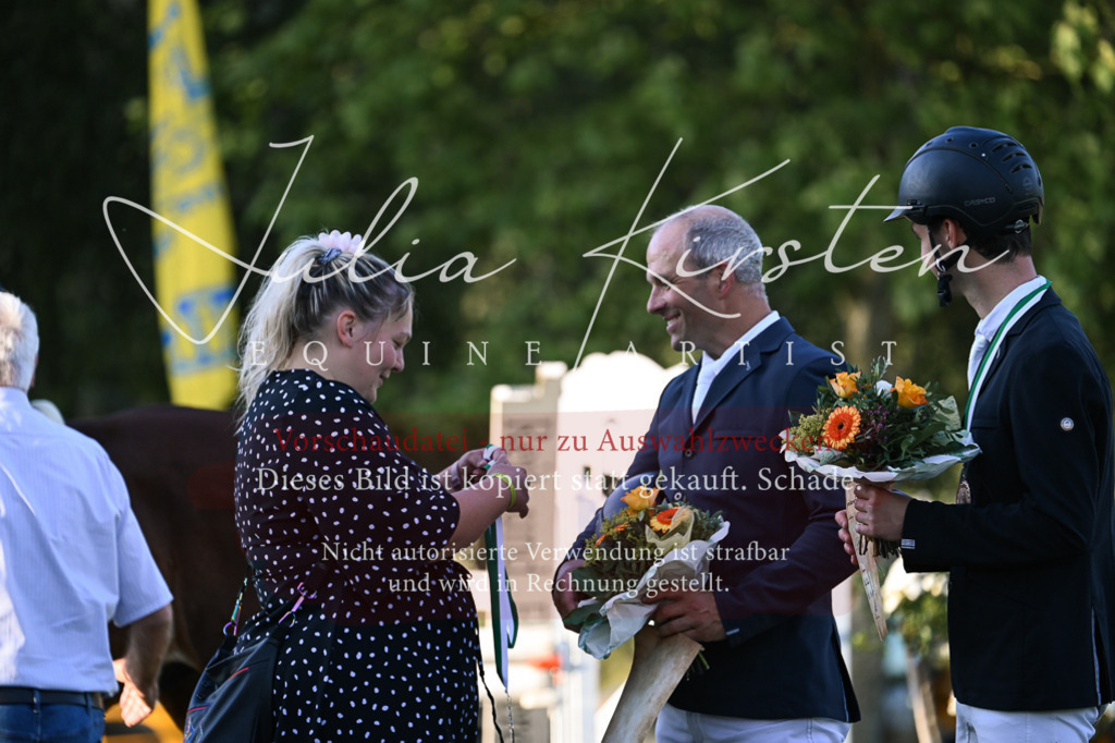 DSC_2021 | Pferde- und Turnierfotografie in Westsachsen. Pferdeportraits, Auftragszeichnungen und intuitive Kunst.