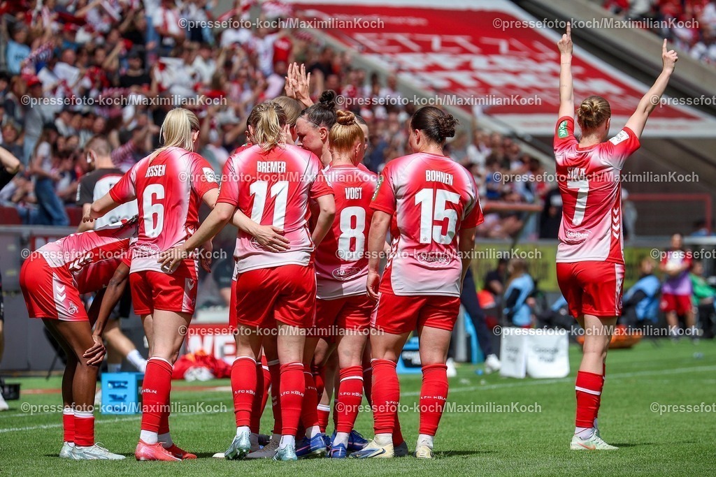 xsscx02052601021 | 02.05.2026, xsscx, Frauen Fussball, 1. FC Köln - Werder Bremen, 1. Fussball Bundesliga, 24. Spieltag, RheinEnergie-Stadion, Saison 2025 2026: Torjubel nach dem Tor zum 2:0 durch Torschuetzin Anna-Lena Stolze (1. FC Köln #7), Sandra Maria Jessen (1. FC Köln #6), Laura Vogt (1. FC Köln #8), Pauline Bremer (1. FC Köln #11), Amelie Bohnen (1. FC Köln #15) DFB regulations prohibit any use of photographs as image sequences and or quasi-video. Photo: xSandraxScherningxPressefotoKochx