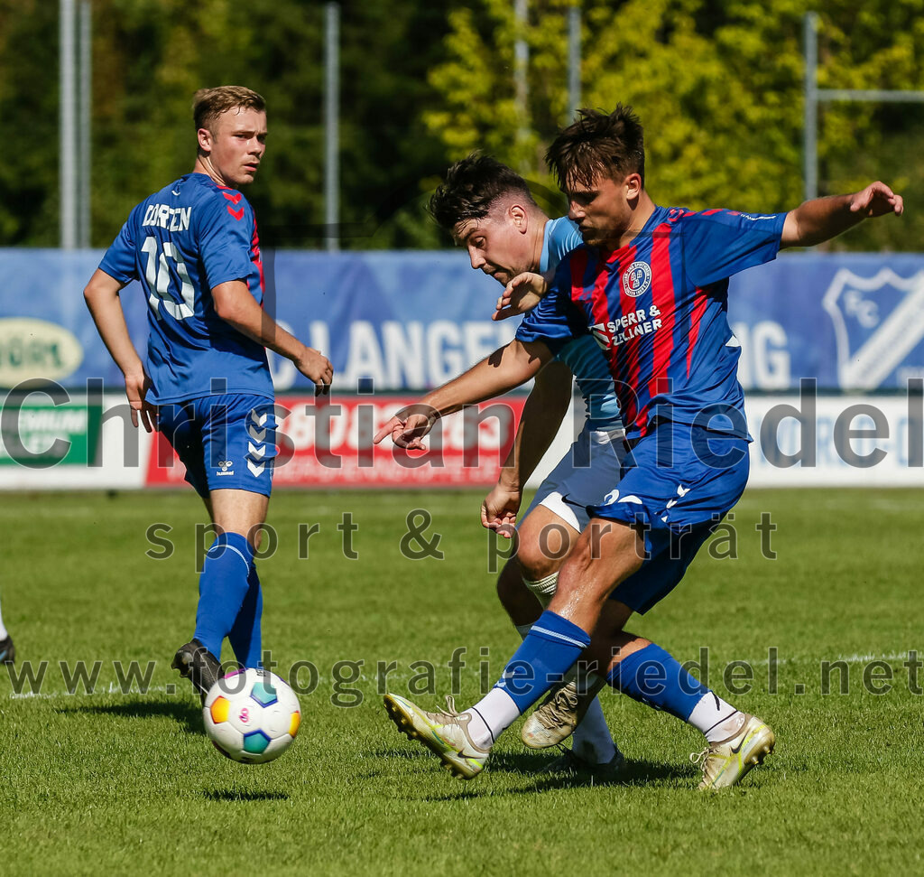2023-09-16_093_FC_Langengeisling_gegen_TSV_Dorfen | Erding, Deutschland, 16.09.2023:
Fußball, Bezirksliga Oberbayern Ost 2023 / 2024, 9. Spieltag, FC Langengeisling gegen TSV Dorfen, Endergebnis: 3:1

Maximilian Maier (FC Langengeisling, #10), Leon Eicher (TSV Dorfen, #20)

Foto: Christian Riedel / fotografie-riedel.net