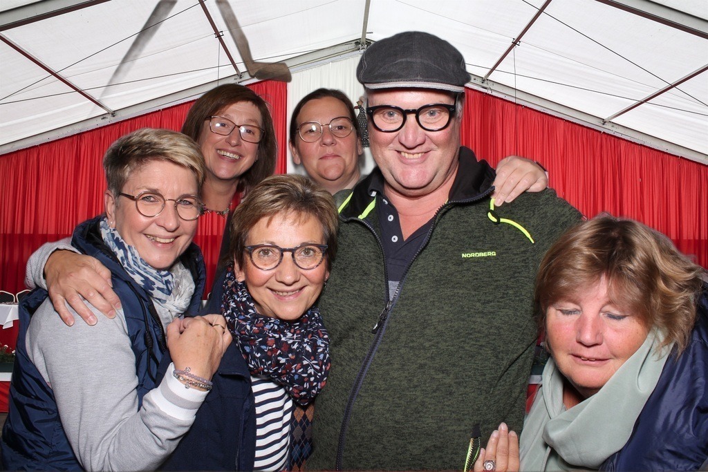 top-top.de 240928-148 | Foto, Video, Fotografie, Videografie, Fotobox, DJ, Discjockey, Musik, Musikbox, Veranstaltung, Photobooth, Amazon, Ebay, Buchtipp, Bestseller, Autor, Verlag, Buch, Wesel, Hamminkeln, NRW, Dinslaken, Rees, Drohne, Hochzeit, Party, Fotobox, Wesel, Fotograf