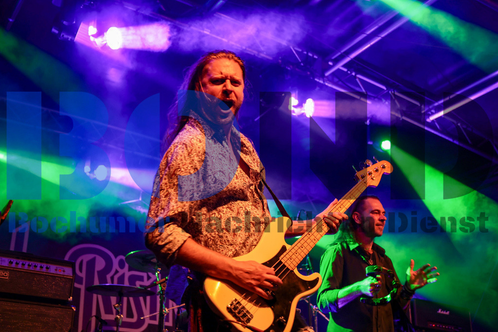 Purple Rising  {date} -  | {headline}(Foto: Sebastian Sendlak / BOND) - Realisiert mit Pictrs.com