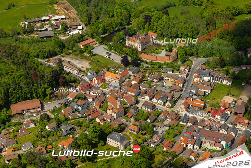 Das Luftbild der Stadt Mitwitz wurde 2022 vom Flugzeug heraus erstellt (keine Drohnen-Aufnahmen) Aufnahmehöhe ca.450 Meter- hohe Bildauflösung und Druck-Qualität. Garantiert!