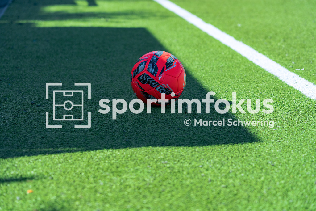 SV Jägerhaus-Linde – TSV Beyenburg | Der rote Spielball. Kreisliga A: SV Jägerhaus-Linde gegen TSV Beyenburg, Wuppertal, 27.09.2026. Endstand: 1:2 (0:1). sportimfokus / Marcel Schwering - Realisiert mit Pictrs.com