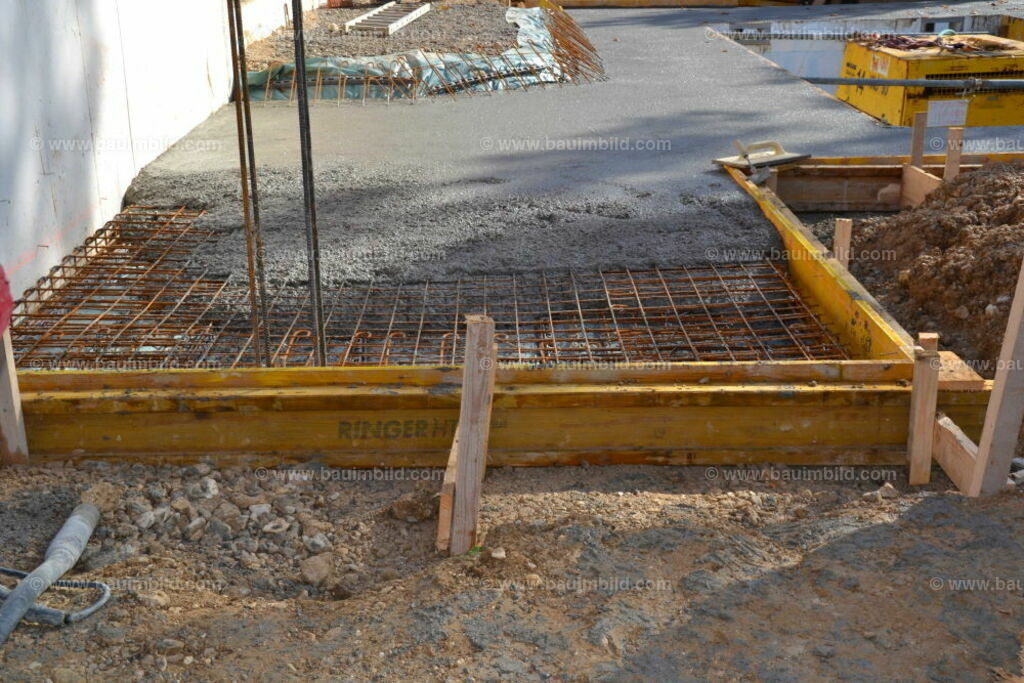 bib-lg04-betonarbeiten-0424 | Nach LV-Leistungsgruppen sortierte Detailfotos über den Bau eines Hauses. Alle Hausbau-Bilder direkt vom Urheber und Autor der Website Haus-Selber-Bauen.com