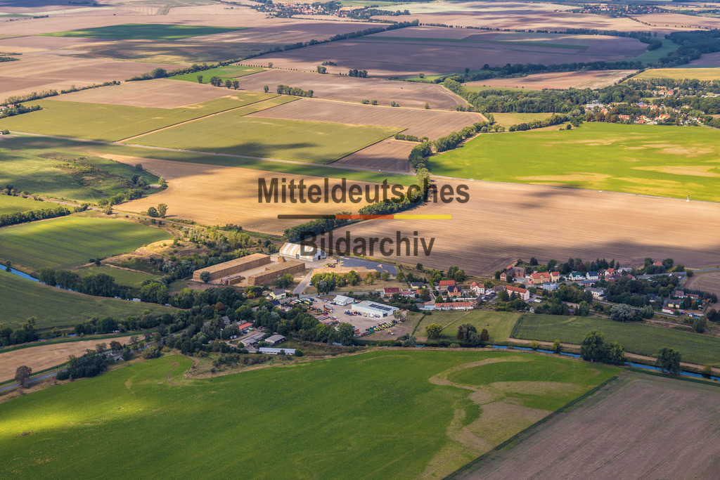 21_1_Klein_Oschersleben_Strohverarbeitung_Bahnhof-1025 | Klein Oschersleben - Realisiert mit Pictrs.com