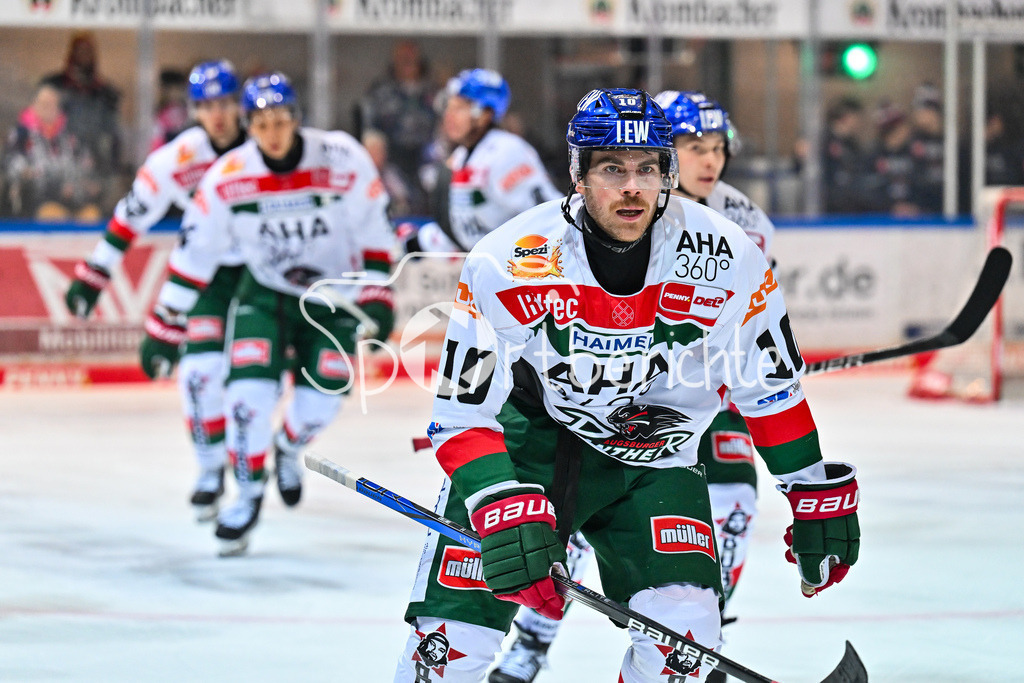 Iserlohn Roosters - Augsburger Panther | Jubel der Panther nach dem Treffer zum 0-1 durch Chris COLLINS (Augsburger Panther #10) / Tor / Torschuetze / Freude / Happy / DEL: Iserlohn Roosters - Augsburger Panther, Eissporthalle Iserlohn am 07.03.2025