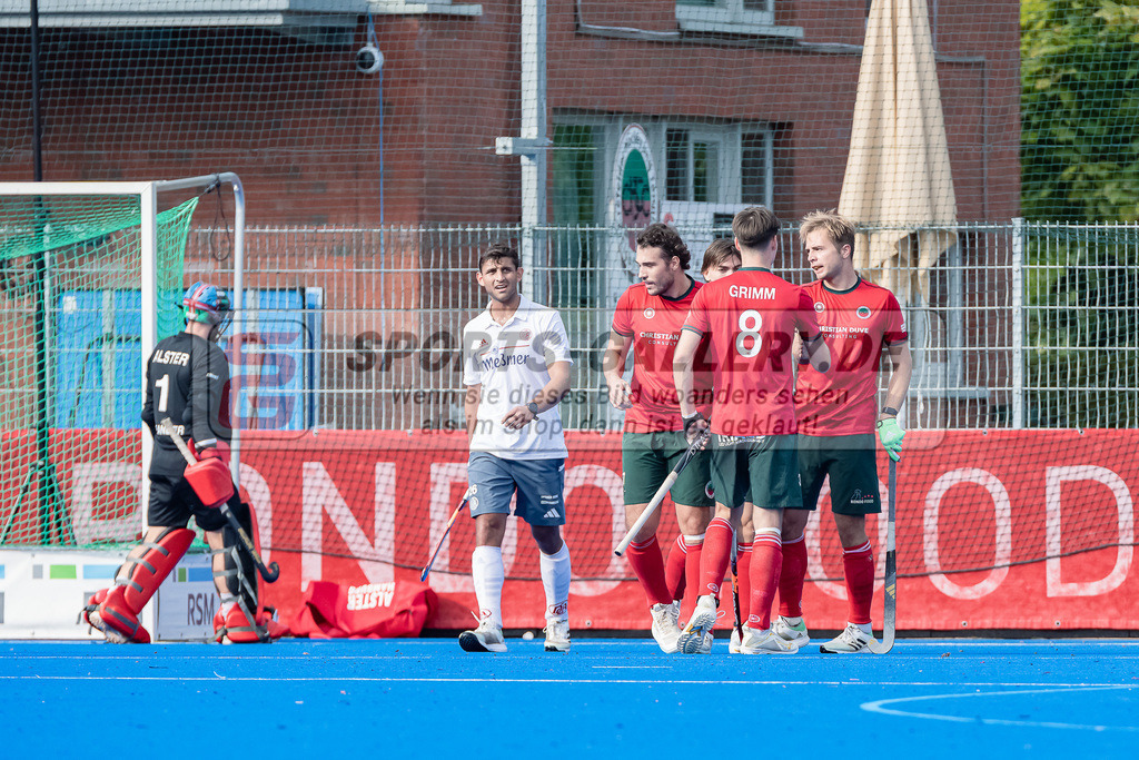 HK_20230930_104807 | 1.Bundesliga Herren Crefelder HTC - Club an der Alster am 30.9.2023 CHTC, Krefeld , Masi Pfandt ( Crefelder HTC #77 ) , Niklas Grimm ( Crefelder HTC #8 ) , van Ehren Christian ( Crefelder HTC #16 )