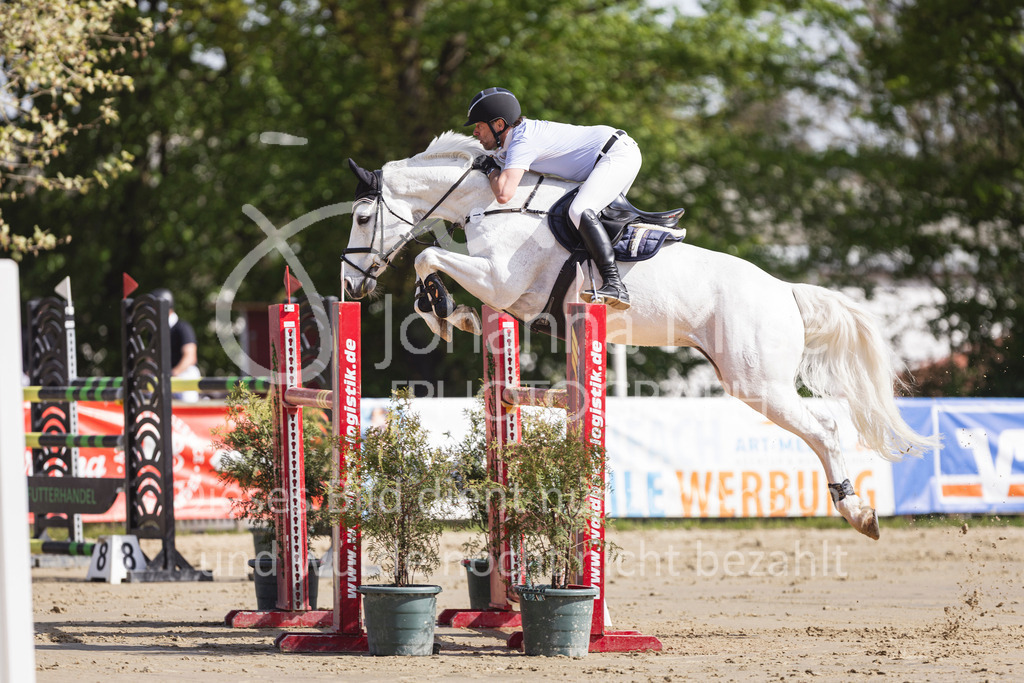 260503_Spenge_7_M2-Spr-m-steig-Anf-735 | Deine schönsten Turniermomente als professionelle Fotos! Entdecke hochwertige Pferdesport-Fotografie im Online-Shop. Jetzt Fotos finden & bestellen!