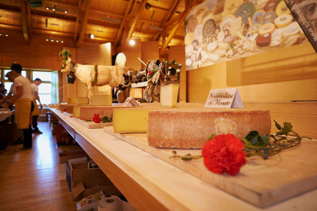 Markttag und Kaesepraemierung | Schwarzenberg, Austria - September 12, 2015: Markttag und Kaesepraemierung im Angelika-Kauffmann-Saal. - Realisiert mit Pictrs.com