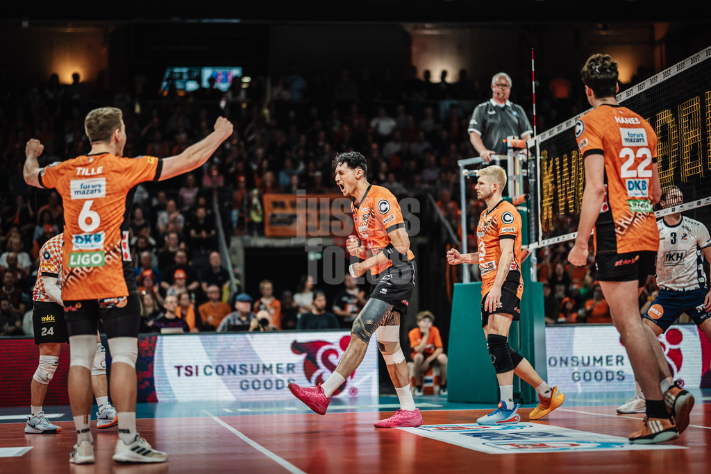 Volleyball | Herren | Saison 2024/2025 | 1. Volleyball Bundesliga Männer | Finale | BERLIN RECYCLING Volleys vs. SVG Lüneburg | 03.05.2025 | Nehemiah Mote (#5, Berlin Recycling Volleys) jubelt