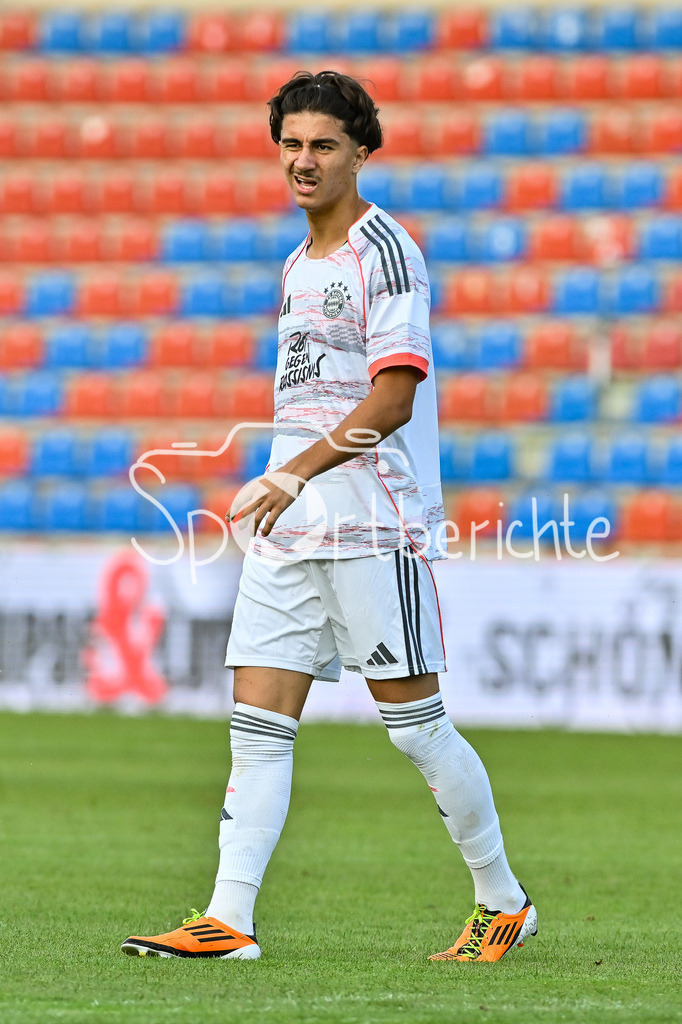 SpVgg Unterhaching - FC Bayern Amateure | im Bild Adin LICINA (FC Bayern Muenchen II 7) / Einzelfoto / Freisteller / Regionalliga Bayern: SpVgg Unterhaching - FC Bayern München II; Uhlsport Park am 15.08.2025