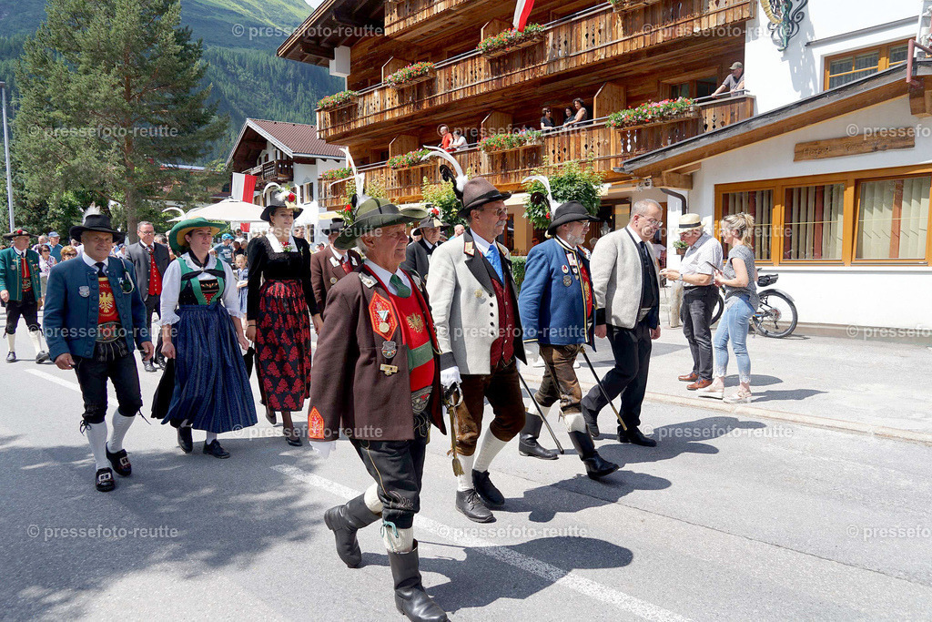 el-news-2023-Juli23-Regimentsschuetzenfest3-Steeg-UMZUG_DORF-DSC07546 | Info aus dem Bezirk Reutte/Ausserfern Tirol sowie eine umfangreiche Bilddatenbank über die gesamte Region: Lechtal, Talkessel Reutte, Tannheimertal, Zwischentoren. Lech, Plansee, Zugspitze, Grenztunnel, B179, Fernpassstraße, Verkehr, Lawinen, Tradition, - Realisiert mit Pictrs.com