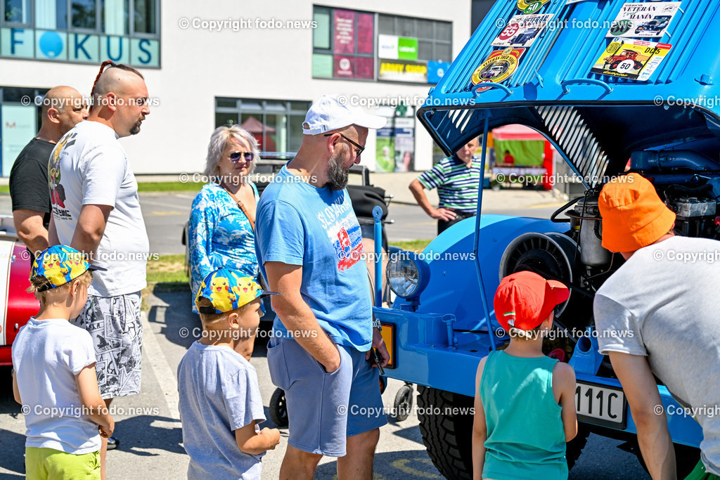 Slowakei_ Povazska Bystrica_ Veteran Tour Manin_ 14.06.2025-171 | 14.06.2025, Slowakei, SVK, Trenciansky kraj, Povazska Bystrica, im Bild Oldtimer Klub, Historische Fahrzeuge, Veteran Tour Manin, Auto, Alt, Besucher, Menschen, Feature, Symbolbild