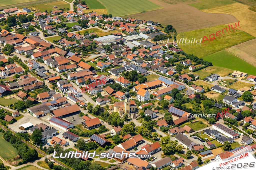 Das Luftbild zeigt : Sallach Geiselhöring - Die Luftaufnahme wurde 2023 vom UL-Flugzeug aus erstellt ( keine Drohne ) - Hochauflösende Luftaufnahme - Für grossformatige Ausdrucke geeignet. Die Geschenkidee !Mit Lizenz und Bildrechte bestellbar