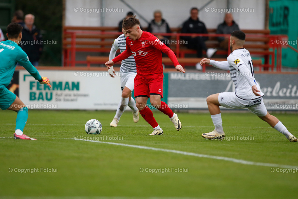 A_LUI_051024_27 | SPORT,FUSSBALL,LL .OST ASKOE OEDT 1B-UFC EFERDING 05.10.2024 IM BILD: KHAMZAT CHAKAYEV (OEDT 1B) UND ARBENIT THAQI (EFERDING) FOTO:FOTOLUI
