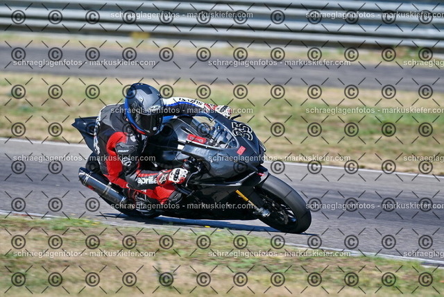 26bt04-0009 | markuskiefer.com - Realisiert mit Pictrs.com