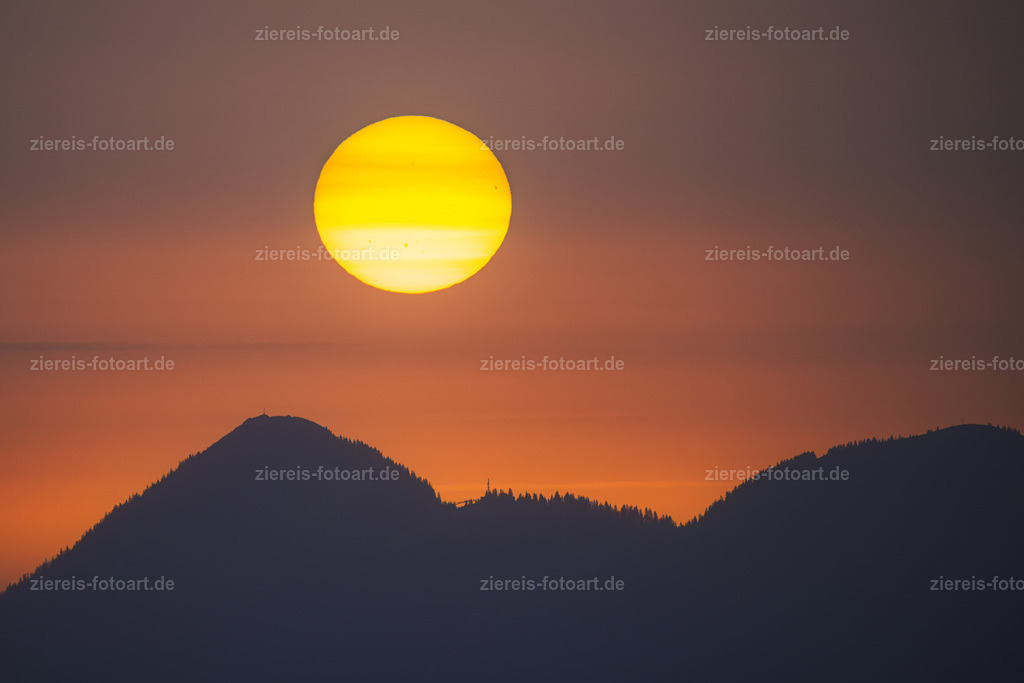 Der Wallberg und der Setzberg zum Sonnenaufgang | Der Wallberg und der Setzberg zum Sonnenaufgang - Realisiert mit Pictrs.com