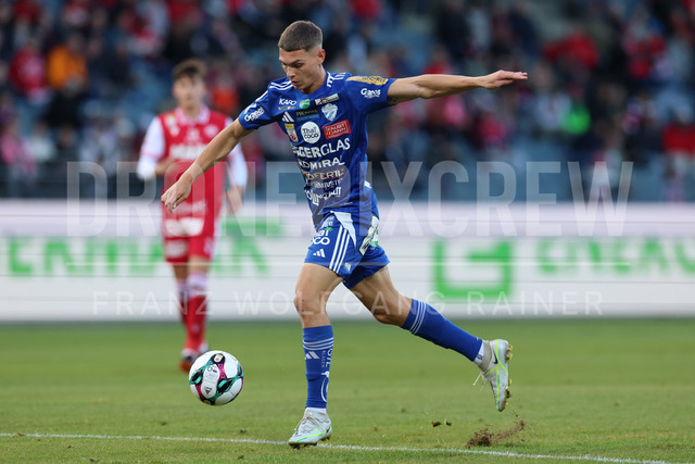 Grazer AK 1902 vs TSV Egger Glas Hartberg – Austrian Bundesliga Match 2025 | Austrian Bundesliga match between Grazer AK 1902 and TSV Egger Glas Hartberg. Dynamic football action, players in motion, emotions, stadium atmosphere and team spirit captured in professional detail. The image shows Elias Havel (Hartberg).