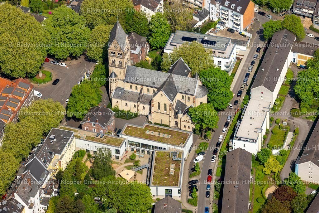 Luftbilder Düsseldorf-1114 | Luftbildfotografie Kirchengebäude "St. Maria Rosenkranz" an der Roderbirkener Straße in Düsseldorf Rheinland im Bundesland Nordrhein-Westfalen, Deutschlan - Realisiert mit Pictrs.com