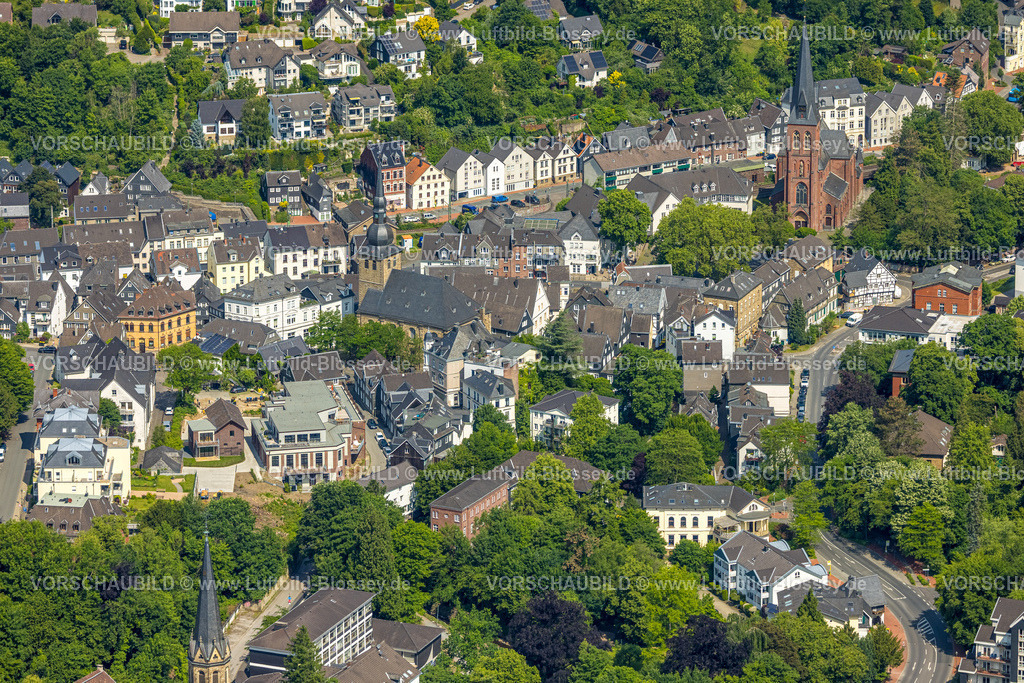 Velbert250600763Langenberg | Luftbild, Altstadt mit evang. Alte Kirche Langenberg und kath. Kirche St. Michael, Langenberg, Velbert, Ruhrgebiet, Nordrhein-Westfalen, Deutschland